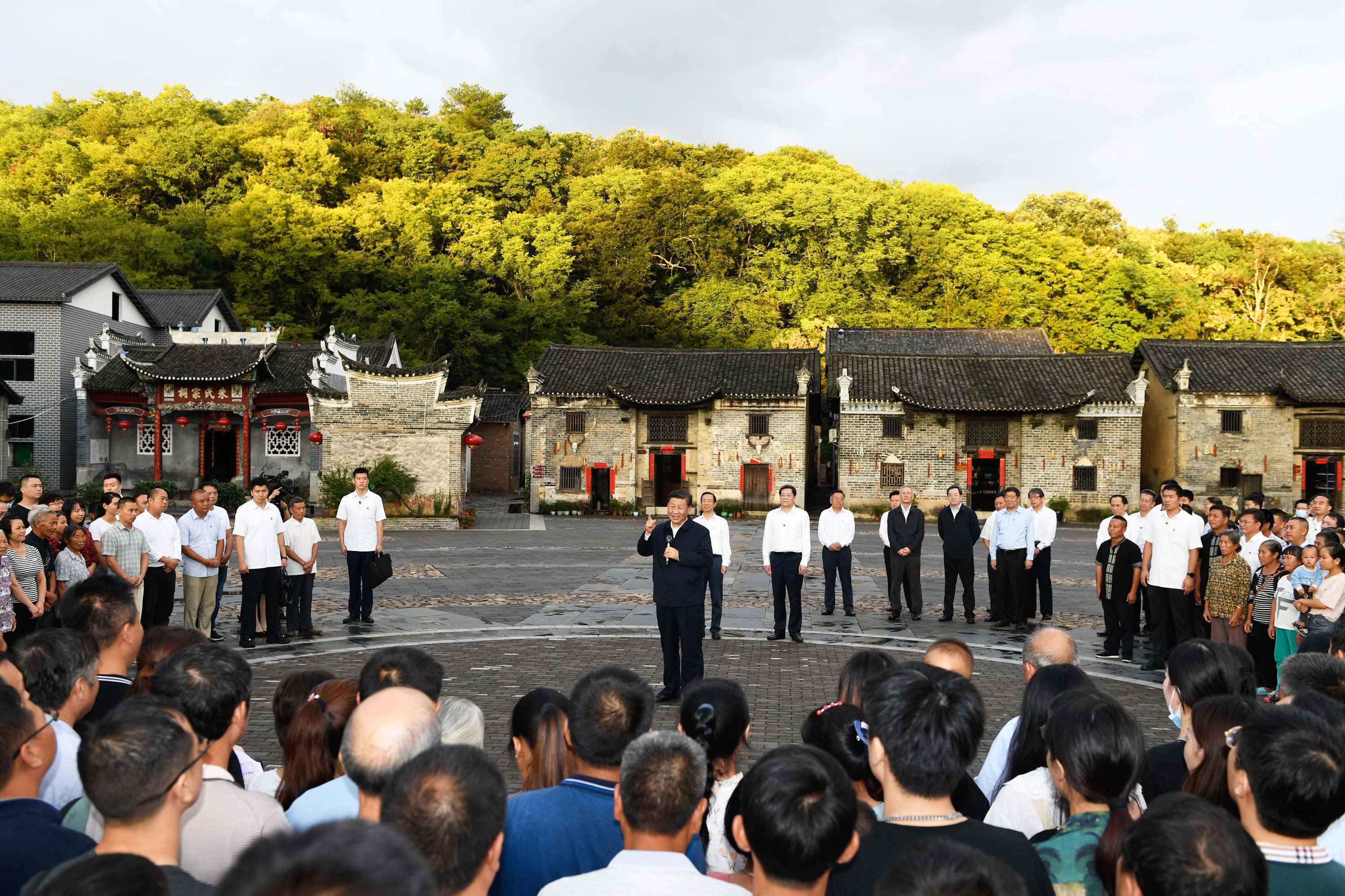 习近平在湖南考察时强调 在推动高质量发展上闯出新路子 谱写新时代中国特色社会主义湖南新篇章