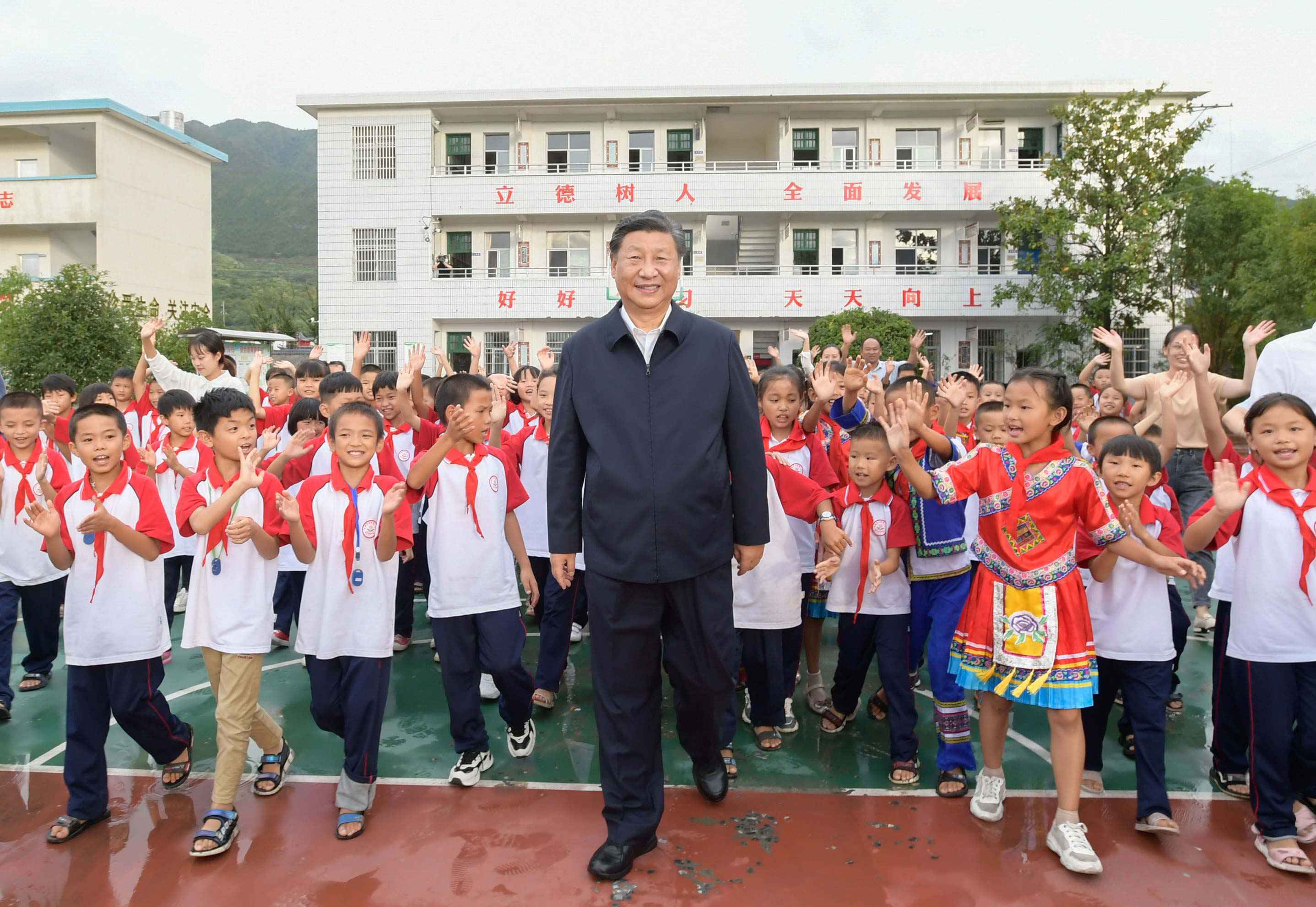 习近平在湖南考察时强调 在推动高质量发展上闯出新路子 谱写新时代中国特色社会主义湖南新篇章