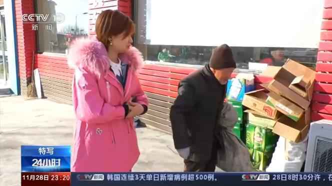 暴雪过后 拾荒老人主动为餐馆清雪 背后原因让人感动