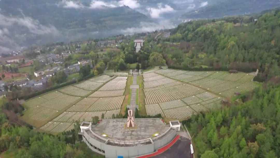 86年,无名墓碑,无私守护……