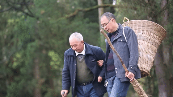 86年,无名墓碑,无私守护……