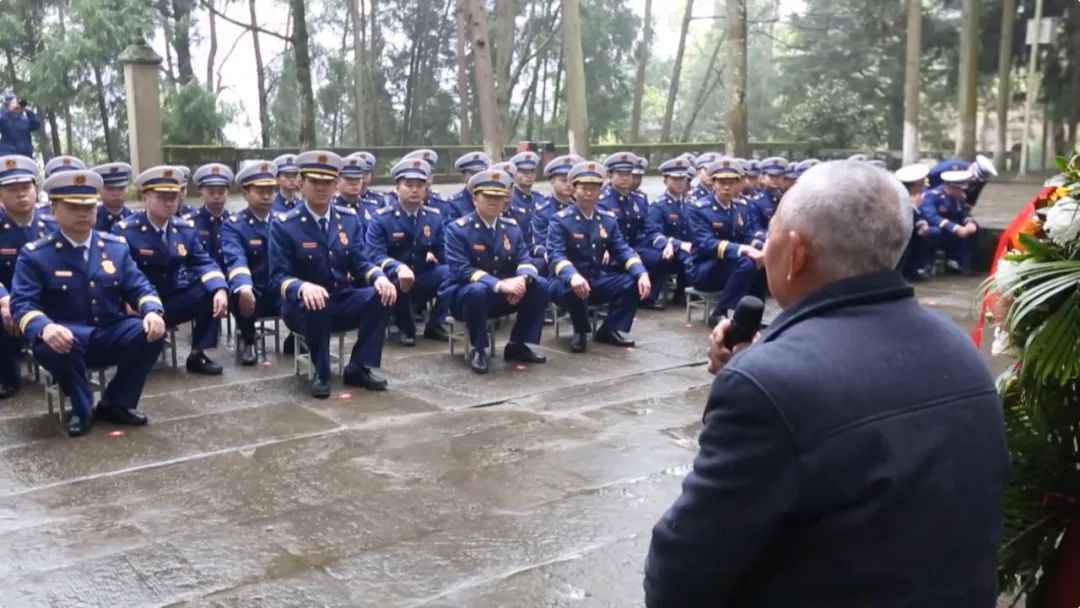 86年,无名墓碑,无私守护……