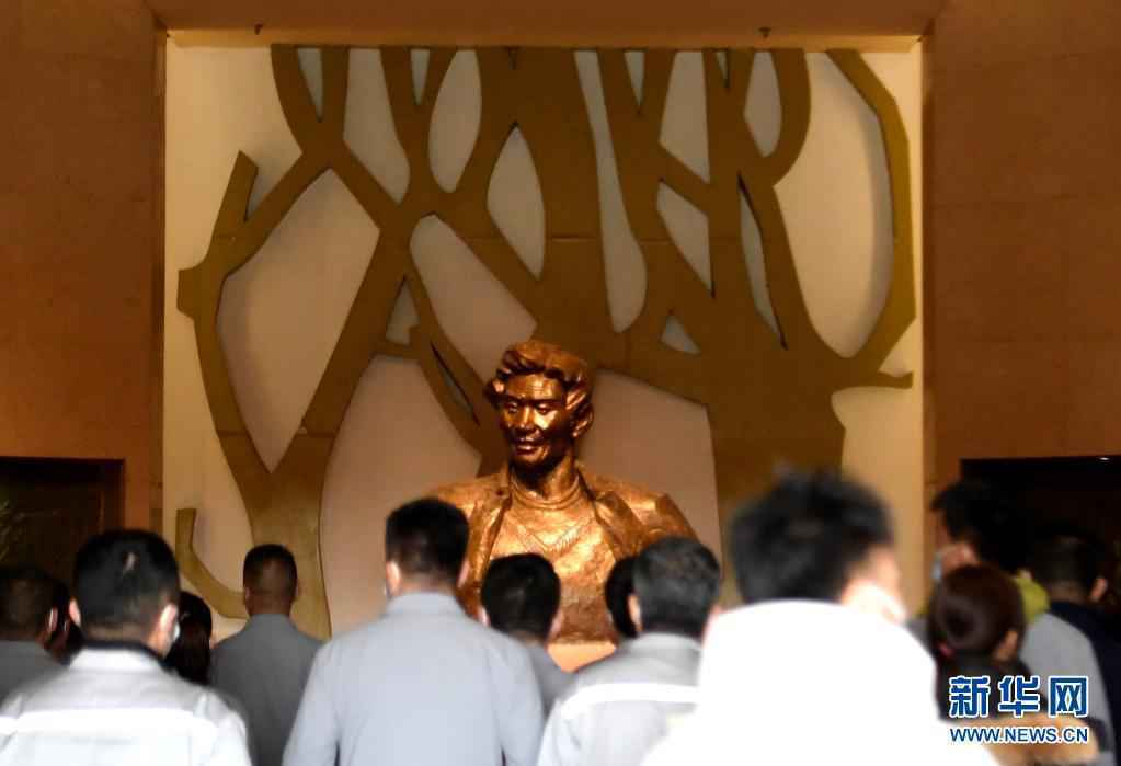 习近平与青年的故事